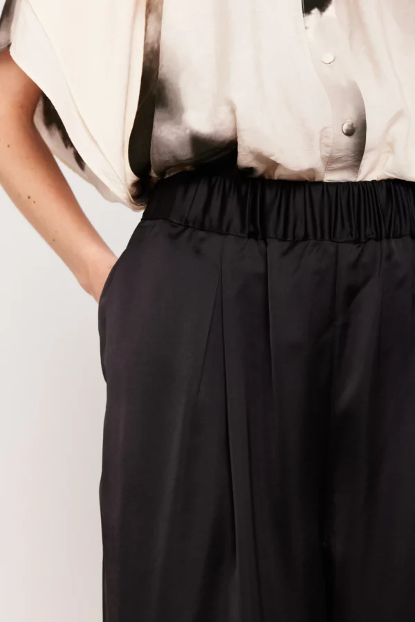Blow trousers